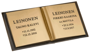 Pronssinen valettu kirja hautakiveen