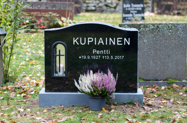 Hautakivi "Kupiainen"