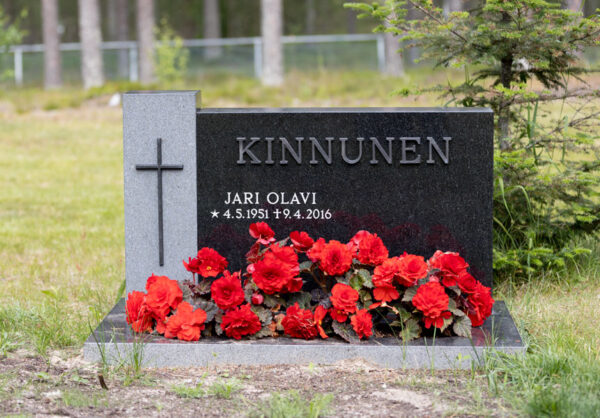 Hautakivi "Kinnunen J."