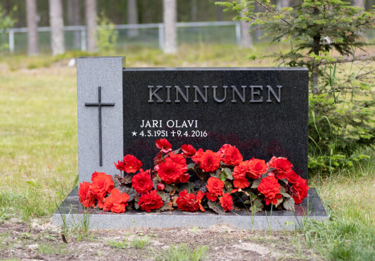 Hautakivi "Kinnunen J."