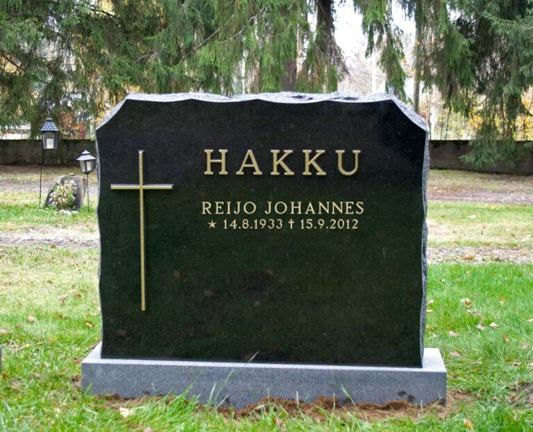 Hautakivi "Hakku"