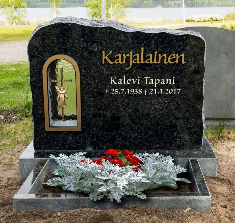 Hautakivi "Karjalainen"