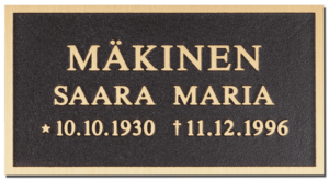 Pronssinen valettu muistolaatta kohokirjaimilla hautakiveen
