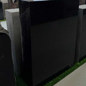 Varastossa oleva hautakivimalli nro 10